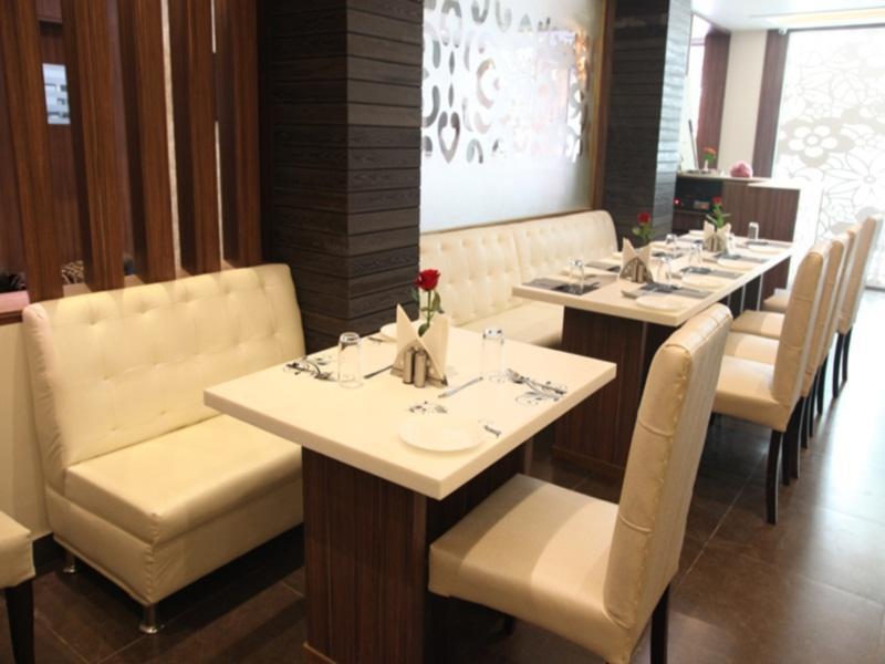 Hotel Poonam Plaza Agra  Buitenkant foto