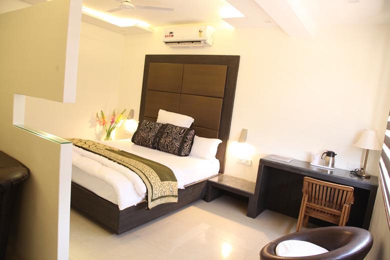 Hotel Poonam Plaza Agra  Buitenkant foto
