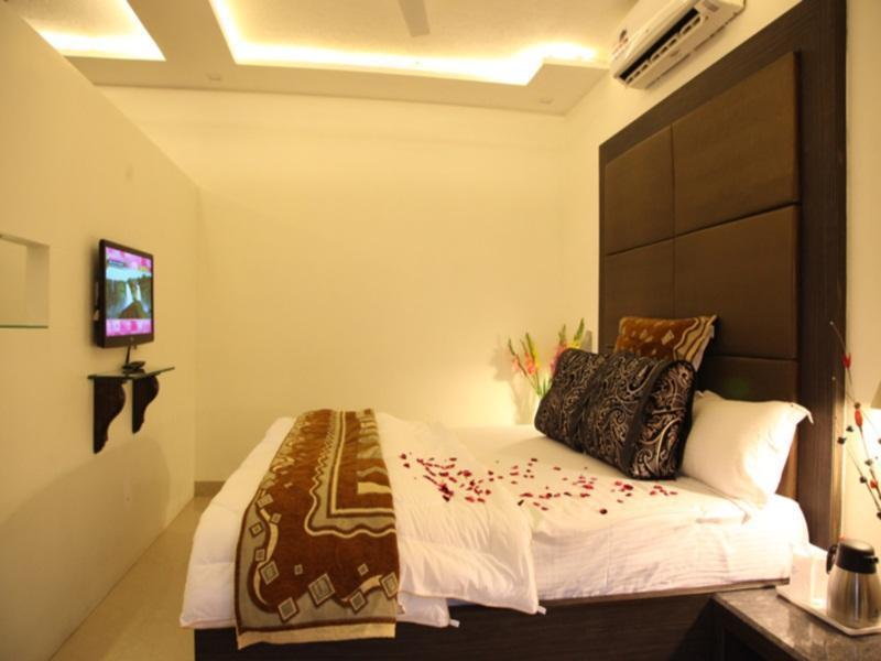 Hotel Poonam Plaza Agra  Buitenkant foto