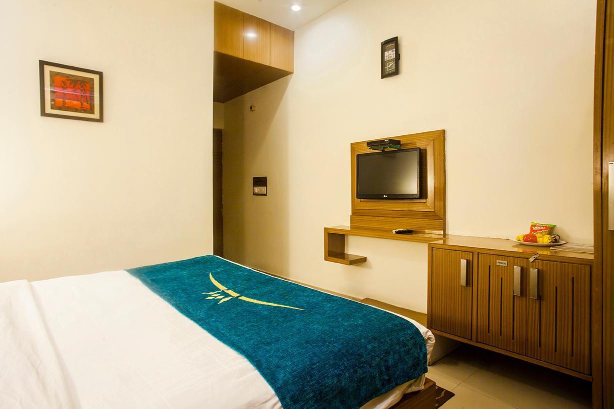 Hotel Poonam Plaza Agra  Buitenkant foto