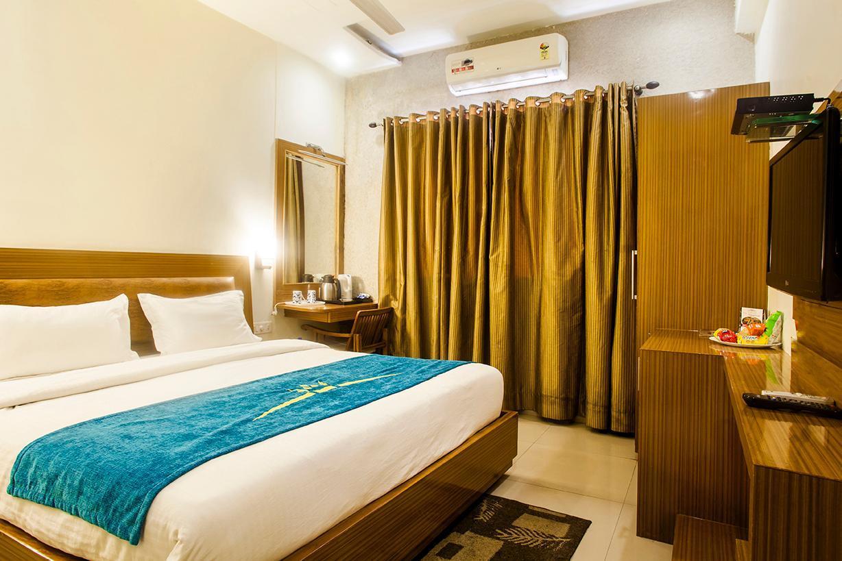 Hotel Poonam Plaza Agra  Buitenkant foto
