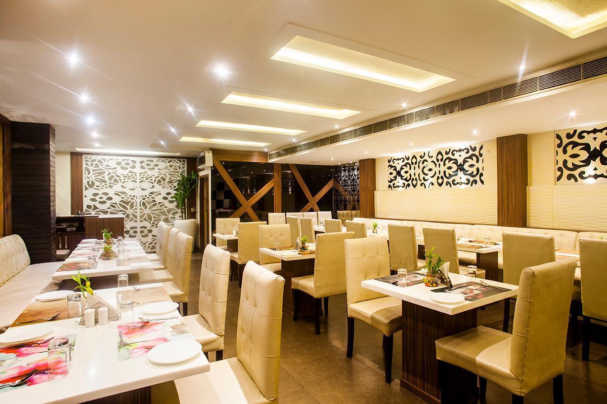 Hotel Poonam Plaza Agra  Buitenkant foto