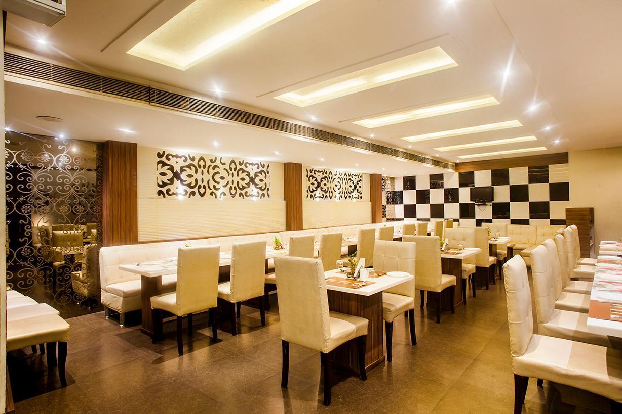 Hotel Poonam Plaza Agra  Buitenkant foto