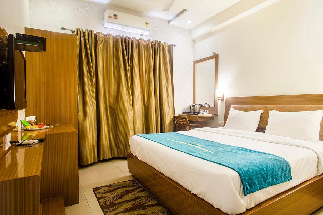 Hotel Poonam Plaza Agra  Buitenkant foto
