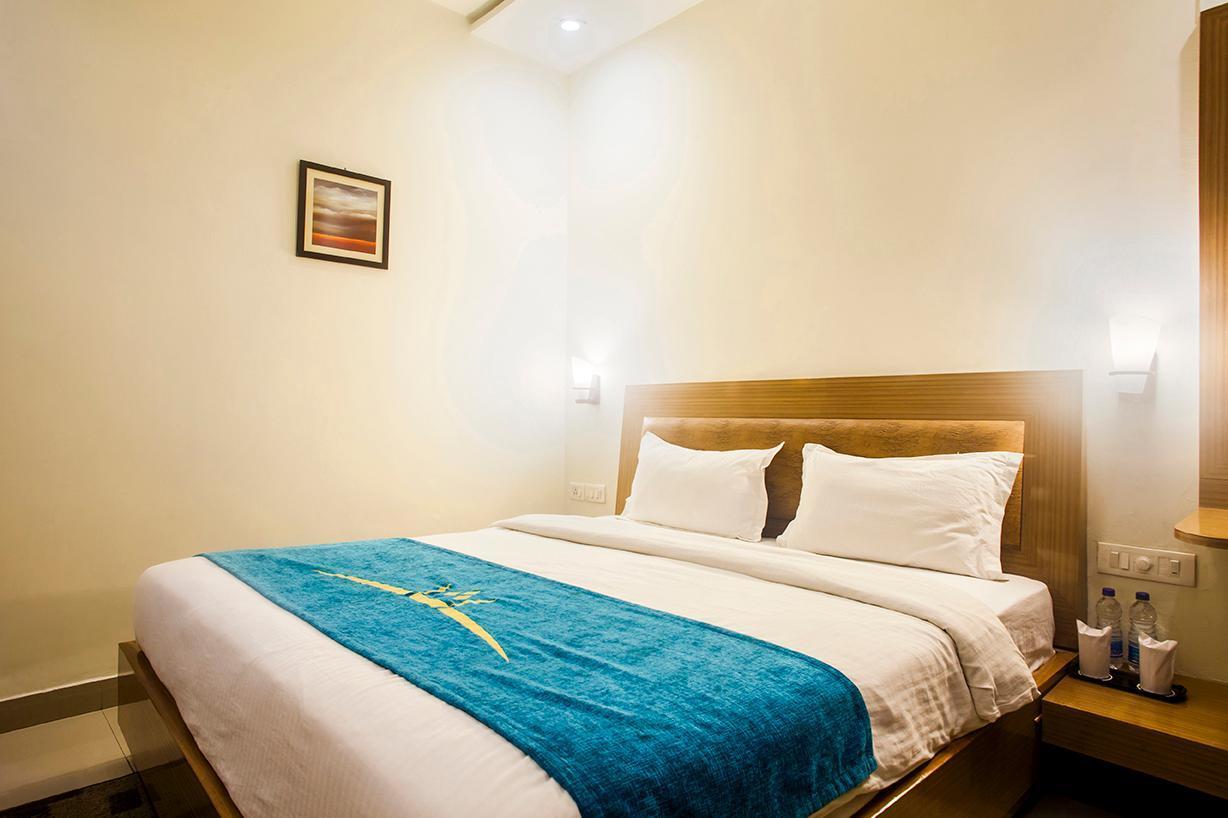 Hotel Poonam Plaza Agra  Buitenkant foto
