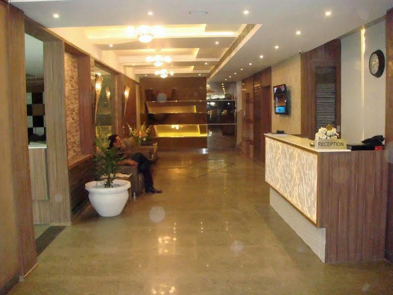 Hotel Poonam Plaza Agra  Buitenkant foto