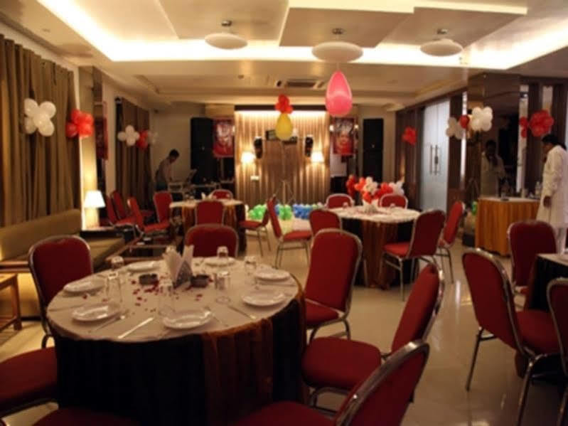 Hotel Poonam Plaza Agra  Buitenkant foto